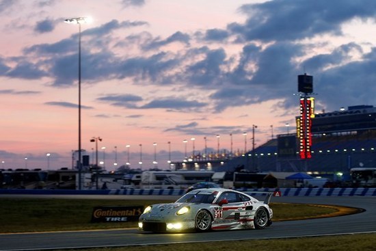 Motorsport-2015---Porsche-Racing-Shifts-Up-a-Gear